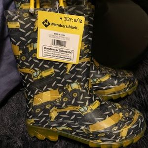 Boys rain boots